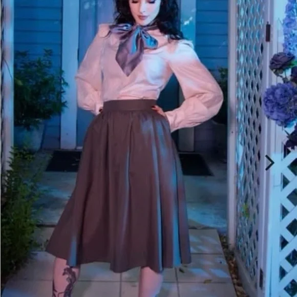 NWT La Femme En Noir Victor skirt SzXS,olive pinstripe,TimBurton,Corpse Bride - Picture 2 of 10